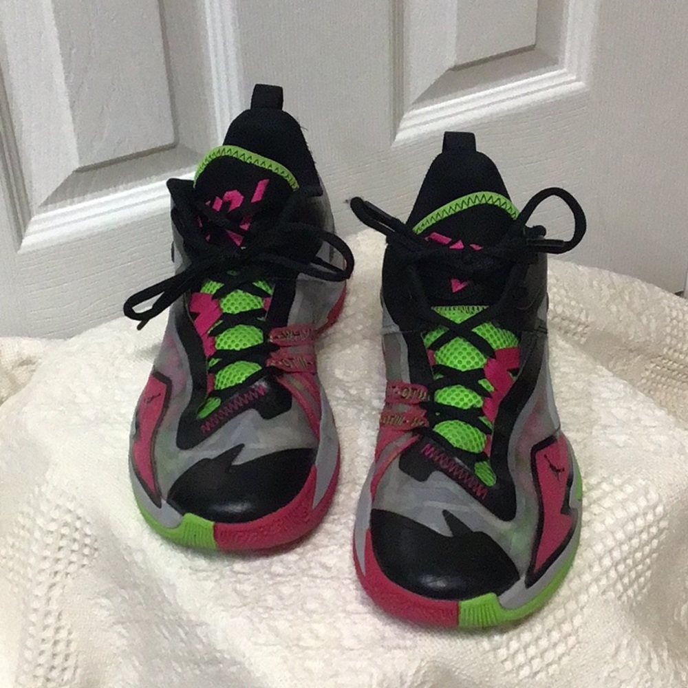 JORDAN WHY NOT TENNIES SIZE 6Y